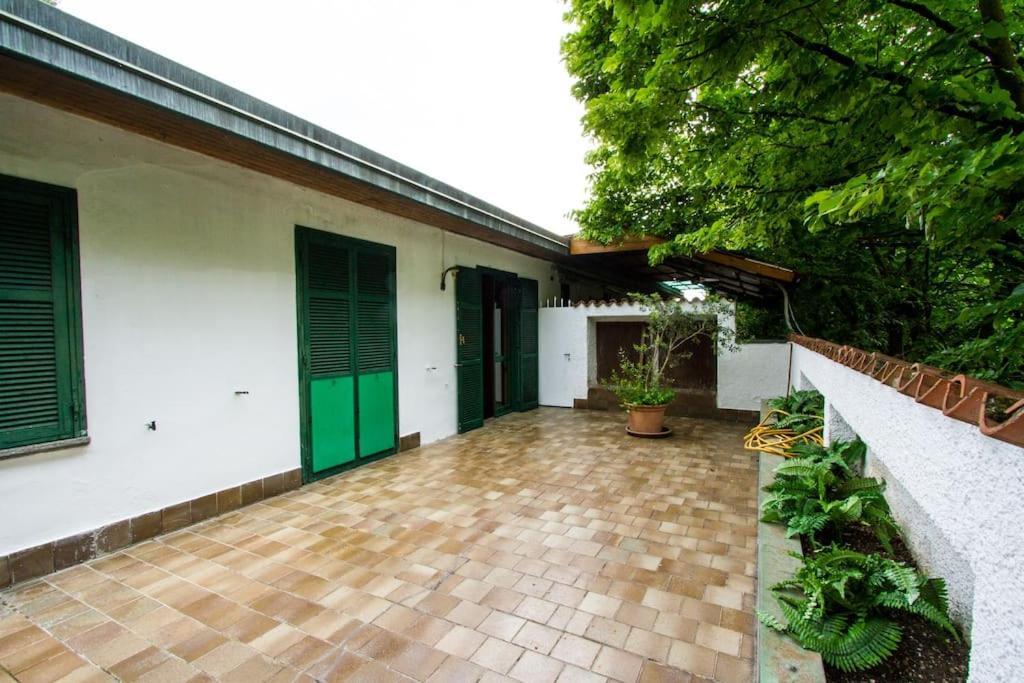 Casa Su Lago Privato A Due Passi Da Milano Сеграте Экстерьер фото
