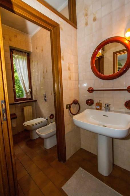 Casa Su Lago Privato A Due Passi Da Milano Сеграте Экстерьер фото