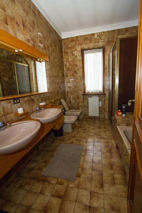 Casa Su Lago Privato A Due Passi Da Milano Сеграте Экстерьер фото