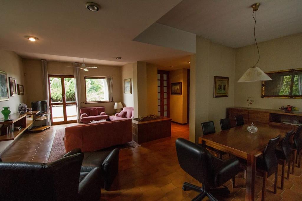 Casa Su Lago Privato A Due Passi Da Milano Сеграте Экстерьер фото