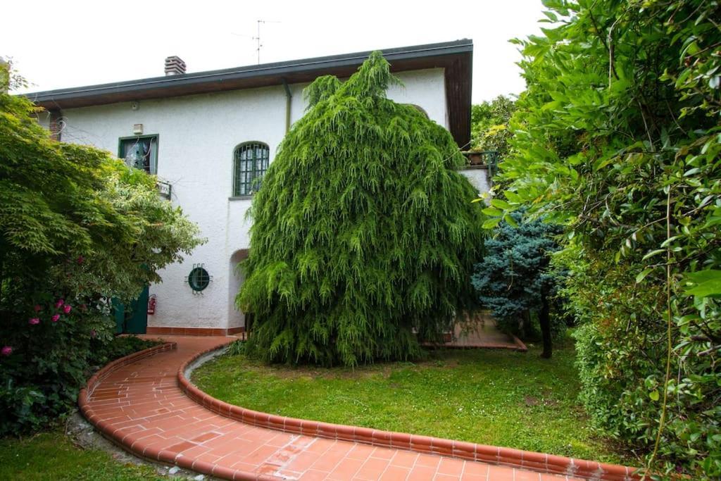 Casa Su Lago Privato A Due Passi Da Milano Сеграте Экстерьер фото