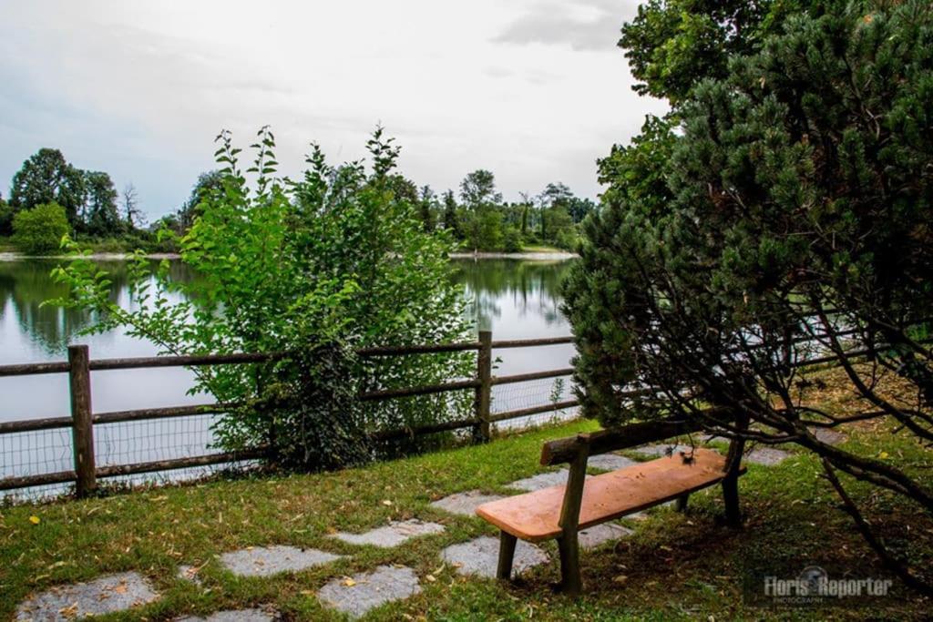 Casa Su Lago Privato A Due Passi Da Milano Сеграте Экстерьер фото
