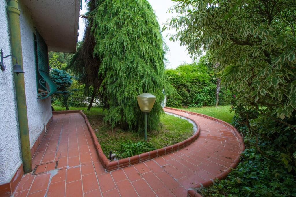Casa Su Lago Privato A Due Passi Da Milano Сеграте Экстерьер фото